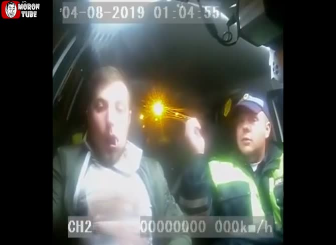 Video: Russia - He attempts to swallow his driver's license while intoxicated (Russia)